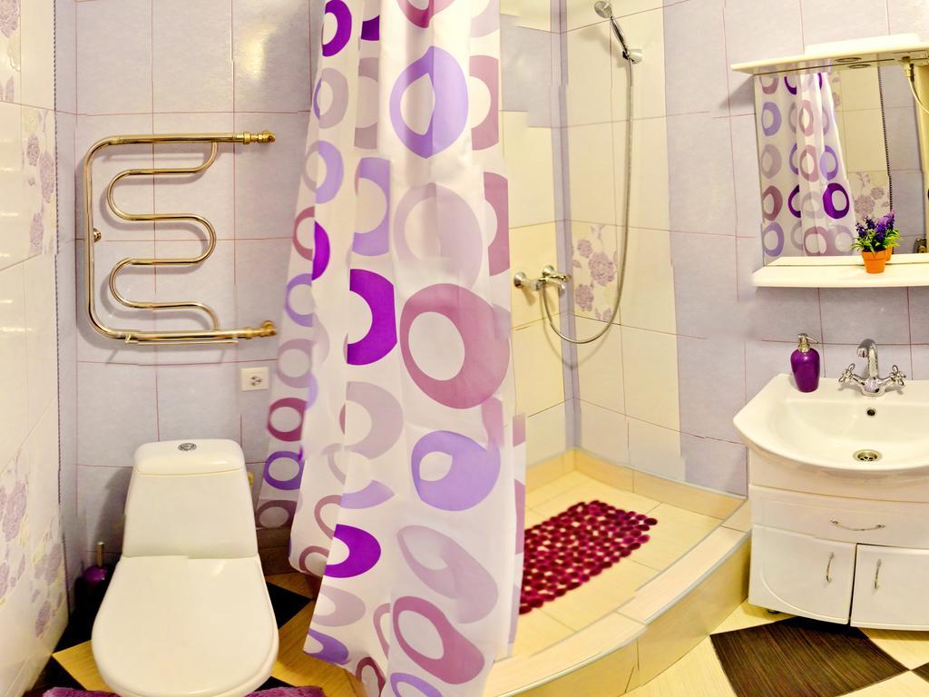 Roses Apartment In The City Center Chernigov Exterior foto